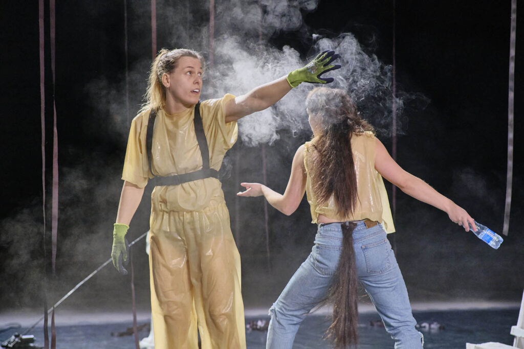 Hanna Kritten Tangsoo and Sigrid Savi (EE) in Cowbody / Oh wow, it’s you! Photo © Rihards Klaužs