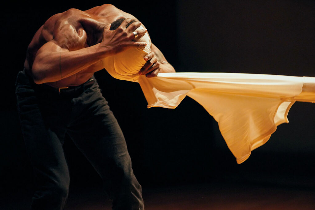 Mufutau Yusuf, Proses on Neither Here nor There. © Maurice Gunning