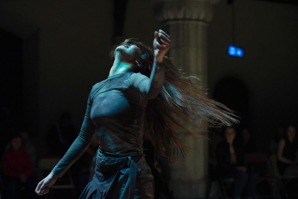 Shaking, in Ekin Tunçeli’s heartquake © Maurice Gunning