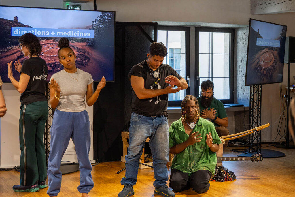 Directions ecosmoatic workshop with devynn emory. © Elyes Esserhane